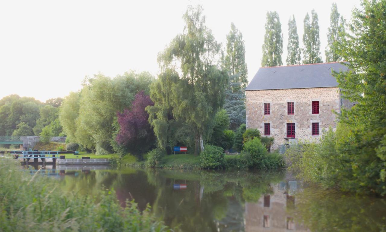 Le Moulin Du Mottay Panzió Évran Kültér fotó