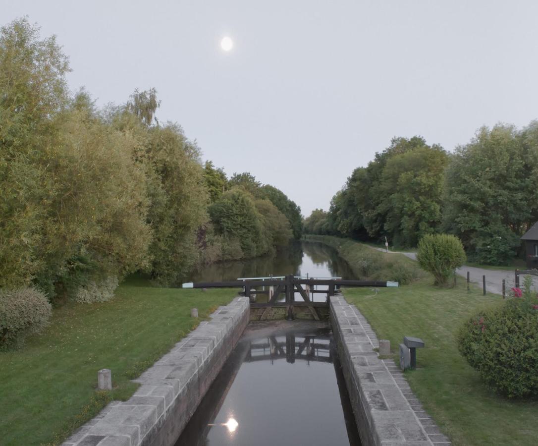 Le Moulin Du Mottay Panzió Évran Kültér fotó