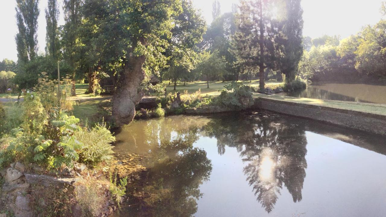 Le Moulin Du Mottay Panzió Évran Kültér fotó